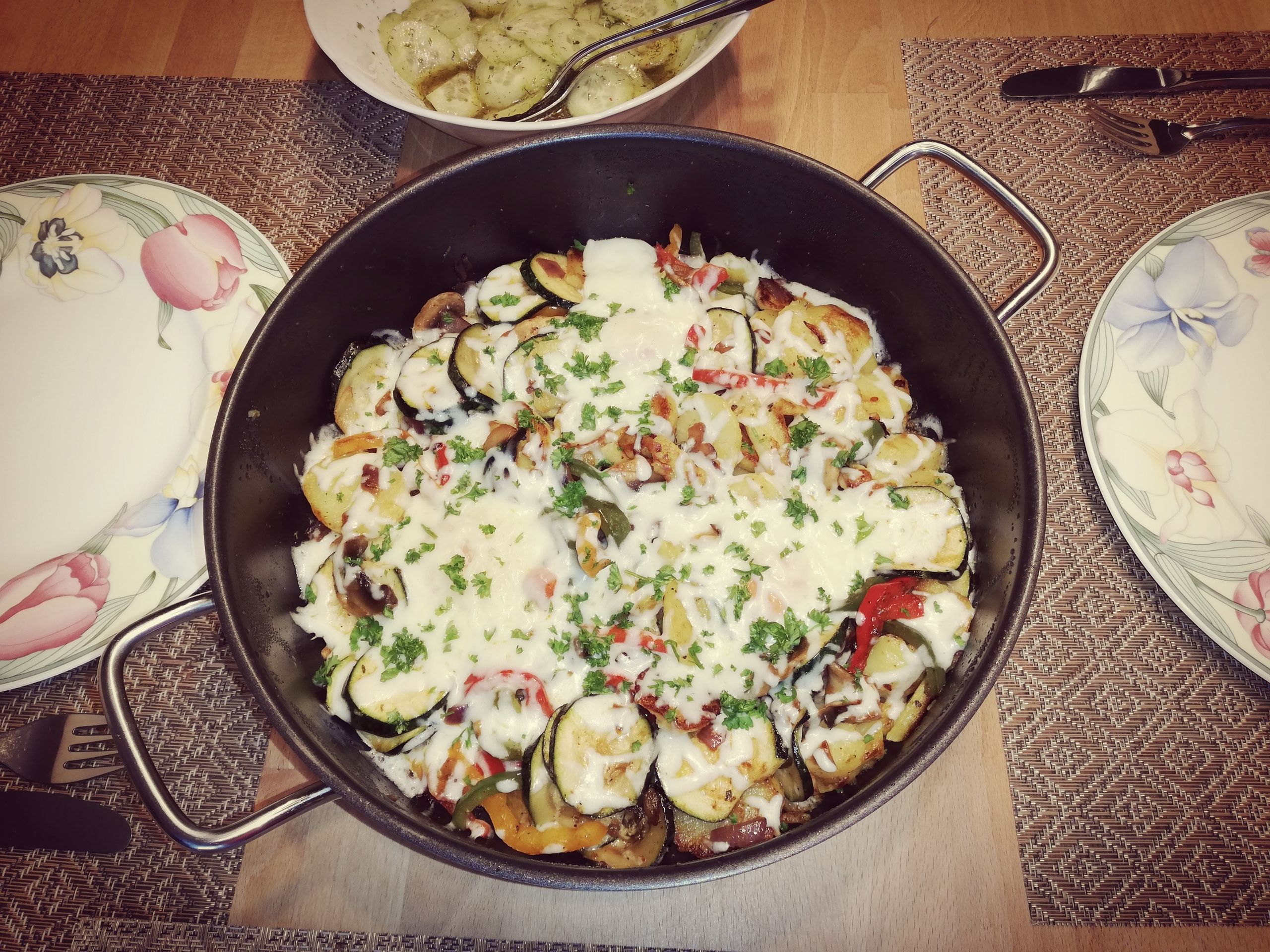 Bratkartoffeln mit Zucchini-Paprika-Gemüse und Spiegelei – Christines ...